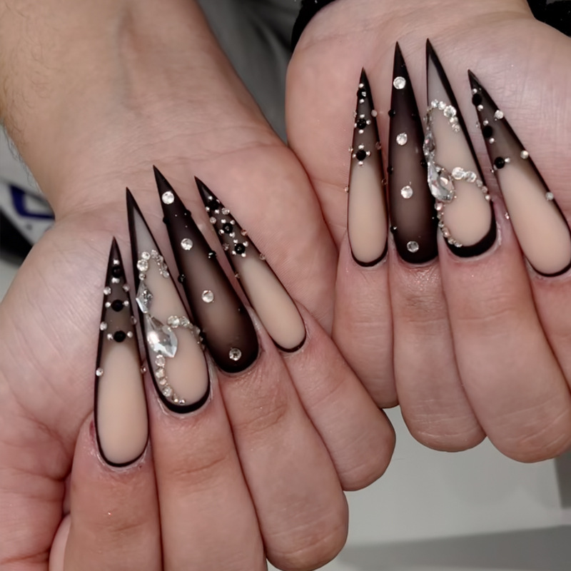 Faux ongles longs et pointus à - Nail Art Design avis et prix