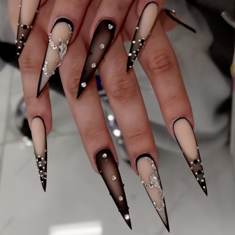 Faux ongles longs et pointus à - Nail Art Design avis et prix